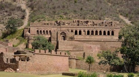 Bhangarh fort भारत के 10 सबसे डरावनी जगहे Most Haunted Places in India in Hindi