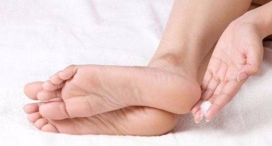 बिवाइयां (एड़ी फटना) का घरेलु आयुर्वेदिक इलाज Cracked Heels Treatment